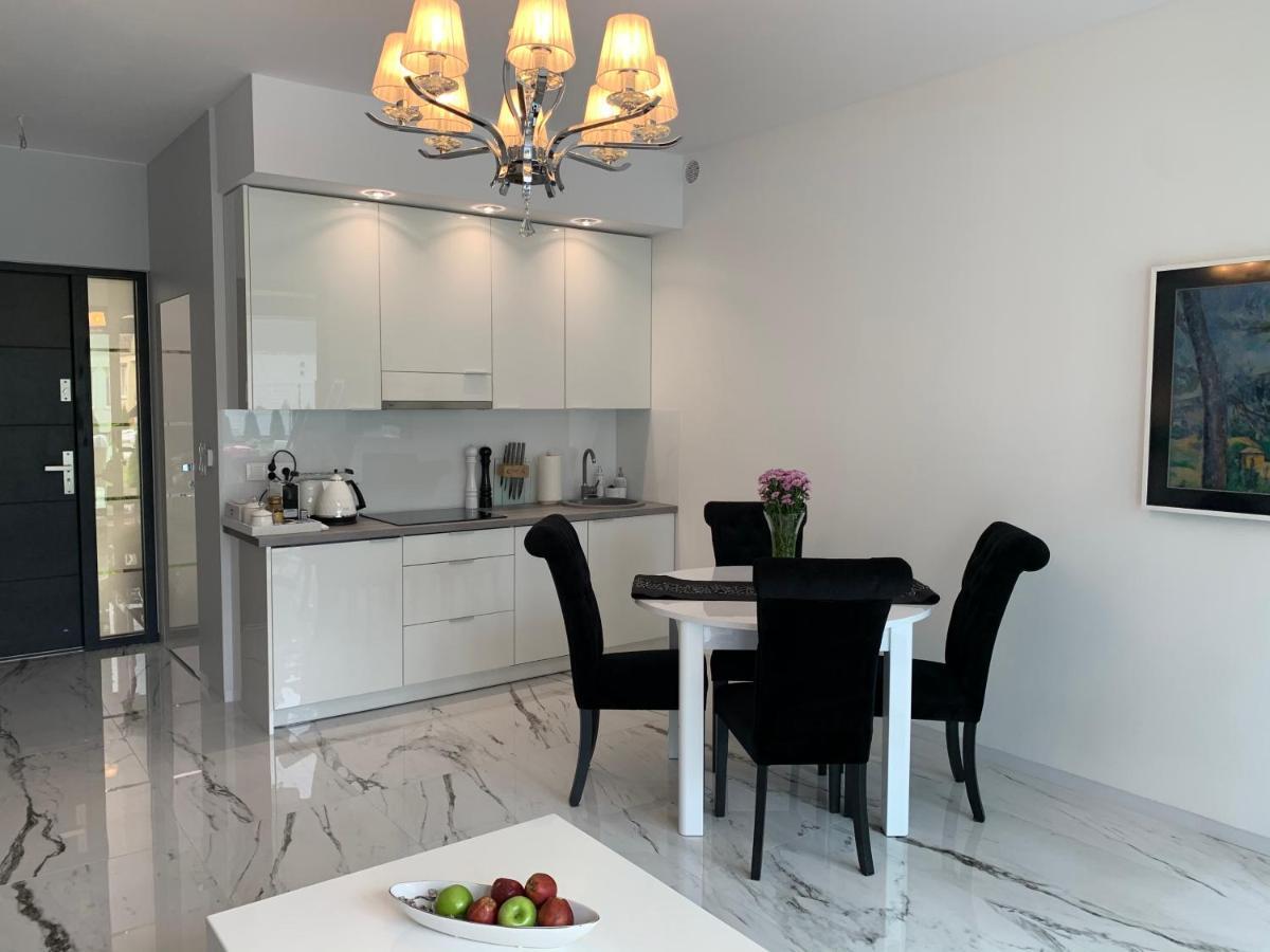 Leo Royal Apartament Pobierowo Luaran gambar